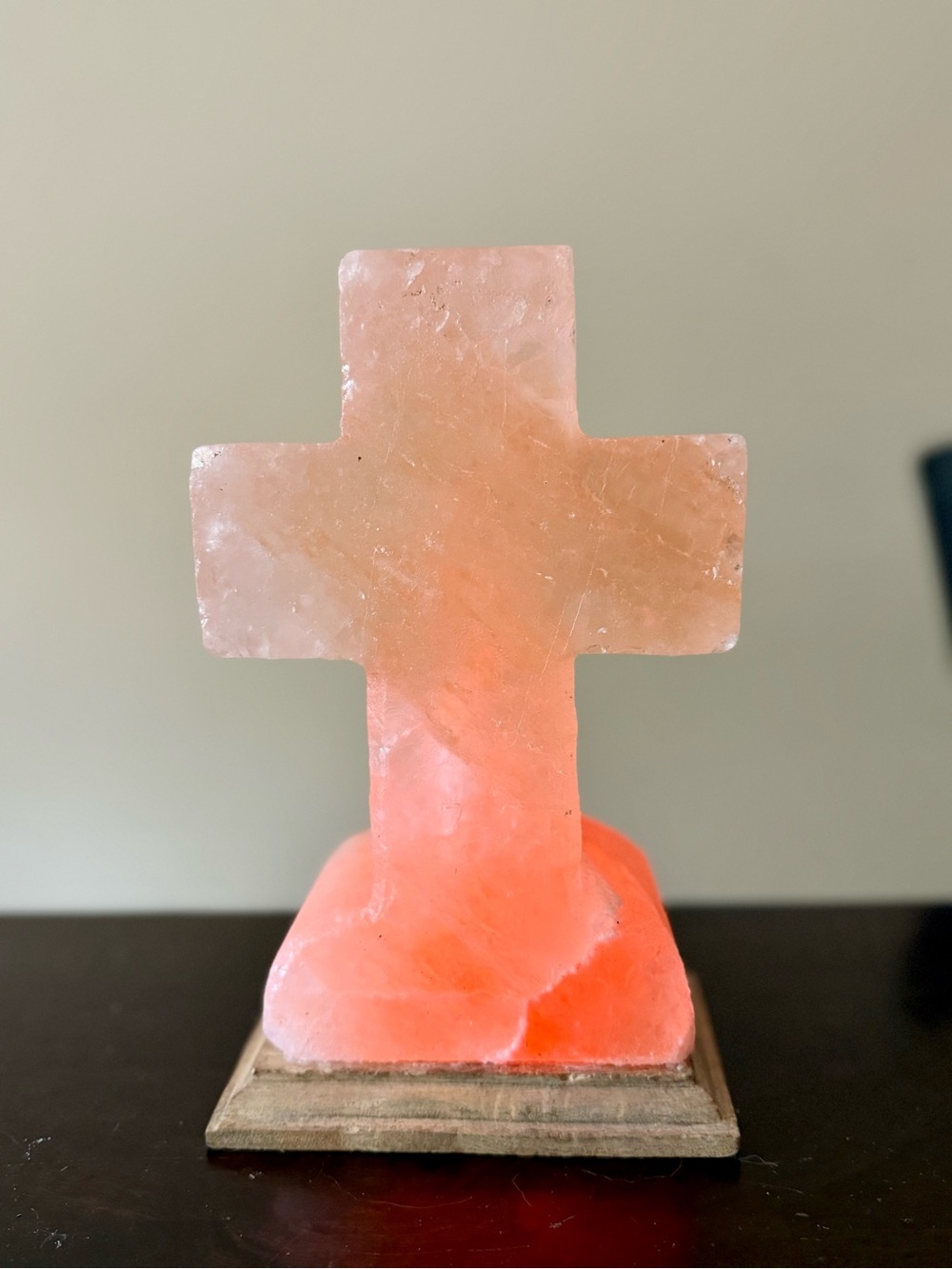 Beautiful Himalayan salt stone cross lamp - Picture 10 of 13